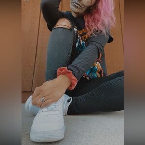 Zara Trafaluc black skinny jeans size 6 w small single knee rips